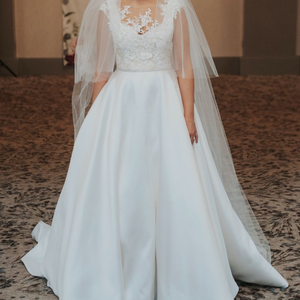 White Pronovias wedding dress Petite